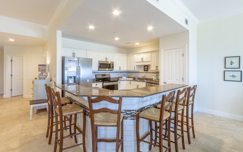 Fully stocked kitchen with seating for 6 at the island