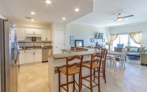 Fully stocked kitchen with seating for 6 at the island