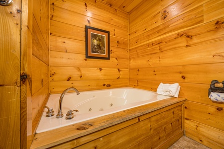 Jacuzzi tub at Moonbeams & Cabin Dreams, a 3 bedroom cabin rental located in Pigeon Forge