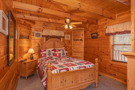 Bedroom with a queen-sized bed at Hibernation Station, a 3-bedroom cabin rental located in Pigeon Forge
