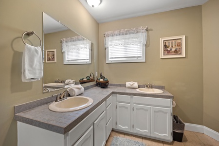 Bathroom with two sinks at Buckhorn Springs