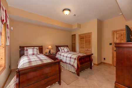 Bedroom with two twin beds at Mountain Lake Getaway, a 3 bedroom cabin rental located at Douglas Lake