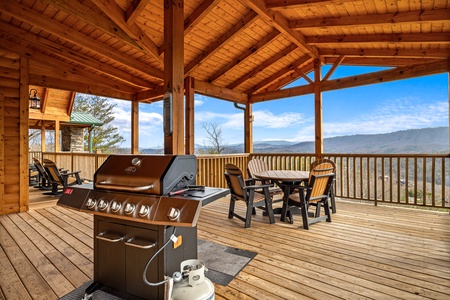 Grill at Four Seasons Grand, a 5 bedroom cabin rental located in Pigeon Forge