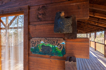 Bear Sign at Bear Country, a 3-bedroom cabin rental located in Pigeon Forge