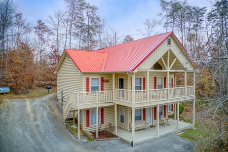Front exterior view of Bearly in the Mountains, a 5-bedroom cabin rental located in Pigeon Forge