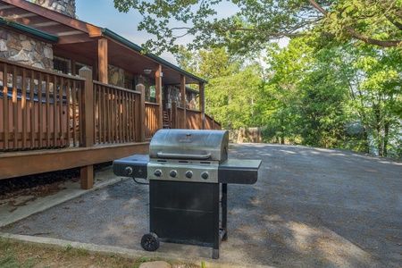 Propane grill in the yard at Patriot Pointe, a 5 bedroom cabin rental located in Pigeon Forge