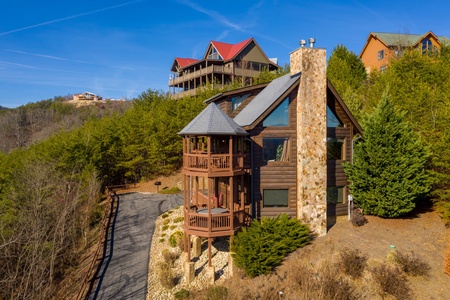 Exterior view of Mountain Mama, a 3 bedroom cabin rental located in pigeon forge