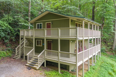 License to Chill, a 3 bedroom cabin rental located in Gatlinburg