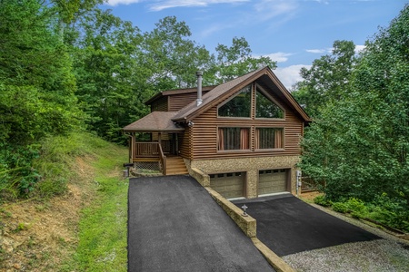 Laid Back, a 2 bedroom cabin rental located in Pigeon Forge