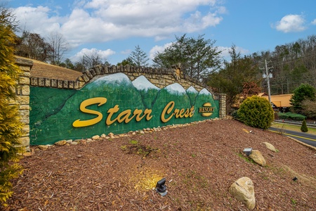 Starr Crest Resort Sign