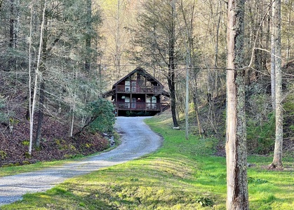 Long gravel driveway at Hidden Joy, a 1 bedroom cabin rental located in Gatlinburg