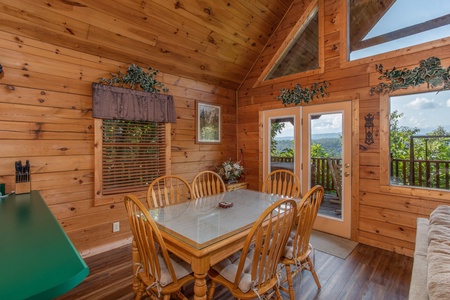 dining room with seating for six at angel's majestic view a 3 bedroom cabin rental located in pigeon forge