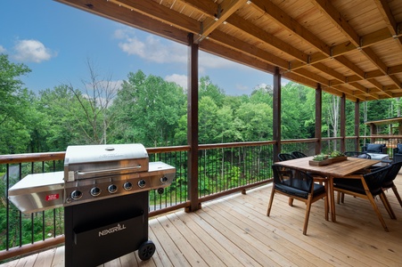 at flashy splashy lodge a 4 bedroom cabin rental located in gatlinburg