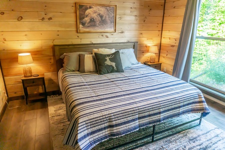 Bedroom with Nightstands and Lamps at Cozy Bear