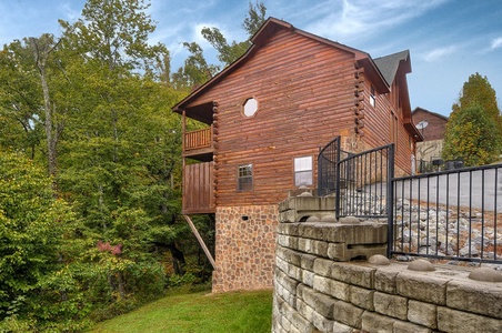 Yard and cabin exterior at Family Ties Lodge, a 4-bedroom cabin rental located in Pigeon Forge