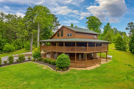 Almost Bearadise, a 4 bedroom cabin rental located in Pigeon Forge