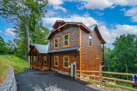 at flashy splashy lodge a 4 bedroom cabin rental located in gatlinburg