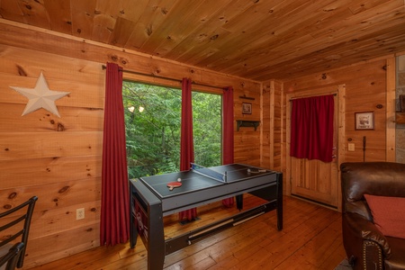 Ping pong table at Logan's Smoky Den, a 2 bedroom cabin rental located in Pigeon Forge