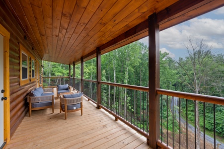 at flashy splashy lodge a 4 bedroom cabin rental located in gatlinburg