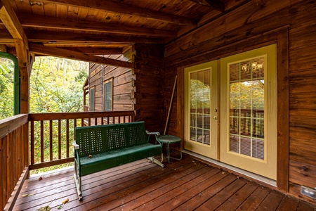 Deck bench at Tammy's Place At Baskins Creek