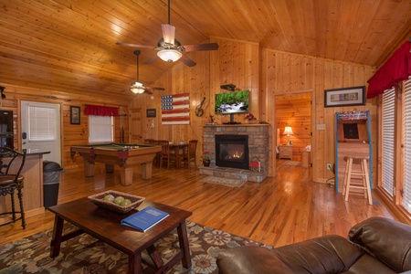 Living room with fireplace & TV at A Beary Cozy Escape, a 1 bedroom cabin rental located in Pigeon Forge