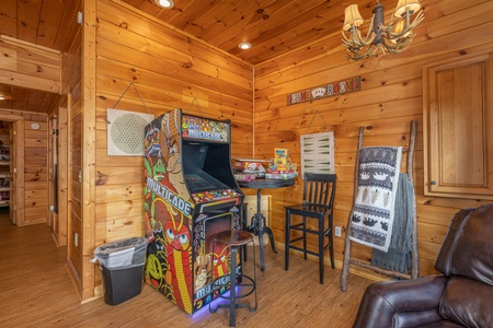 Arcade at Mountain Mama, 3 bedroom cabin rental located in pigeon forge