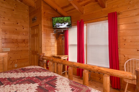 Table and TV in a bedroom at Country Bear's Getaway, a 3-bedroom cabin rental located in Gatlinburg
