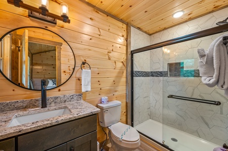 at flashy splashy lodge a 4 bedroom cabin rental located in gatlinburg