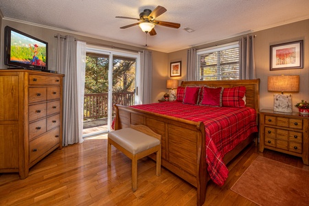 Master bedroom at Buena Vista Getaway, a 3 bedroom cabin rental located in gatlinburg