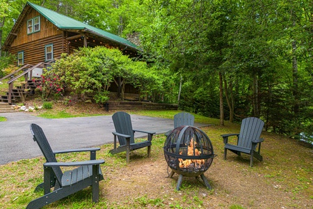 Firepit with seating at Moonlit Mountain Lodge