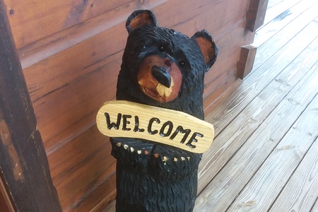 Bear welcome sign at Moonbeams & Cabin Dreams, a 3 bedroom cabin rental located in Pigeon Forge