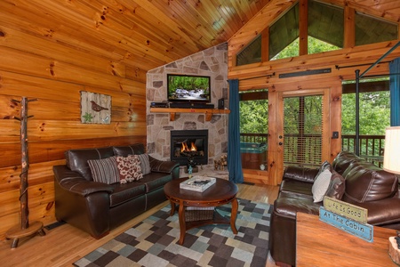 Living room with a fireplace and TV at Kelly's Cabin, a 1 bedroom cabin rental located in Pigeon Forge