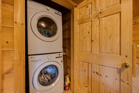 Washer and dryer at Lazy Bear Lodge