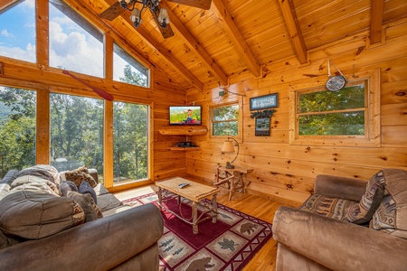 Sitting area at The Great Outdoors, a 3 bedroom cabin rental located in Pigeon Forge