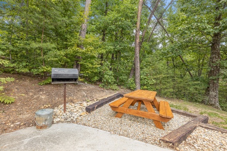 Charcoal grill and a picnic table at Wildlife Retreat, a 3 bedroom cabin rental located in Pigeon Forge