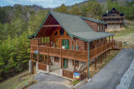 Hibernation Station, a 3-bedroom cabin rental located in Pigeon Forge