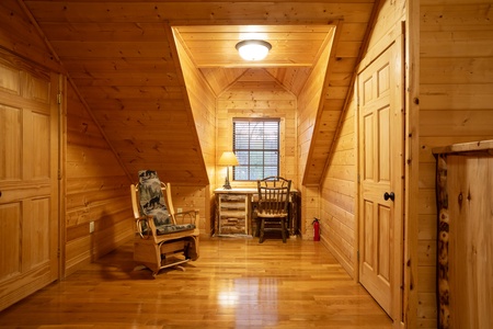 Private Desk Area at 3 Crazy Cubs, a 5 bedroom cabin rental located in pigeon forge