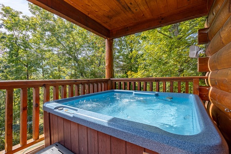 Hot tub at The Great Outdoors, a 3 bedroom cabin rental located in Pigeon Forge