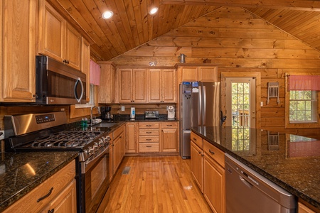 Kitchen Stainless Steel appliances at Tammy's Place At Baskins Creek