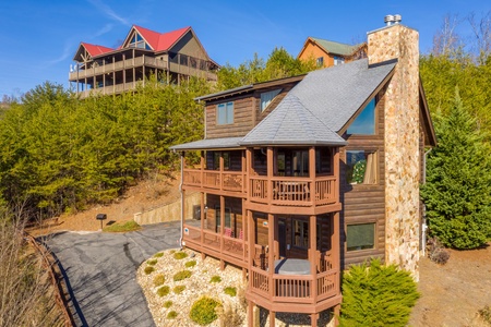 Front view of cabin at Mountain Mama, a 3 bedroom cabin rental located in pigeon forge