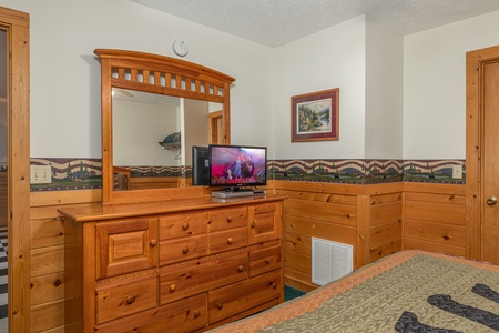 Dresser, mirror, and TV in a bedroom at Cub's Crossing, a 3 bedroom cabin rental located in Gatlinburg