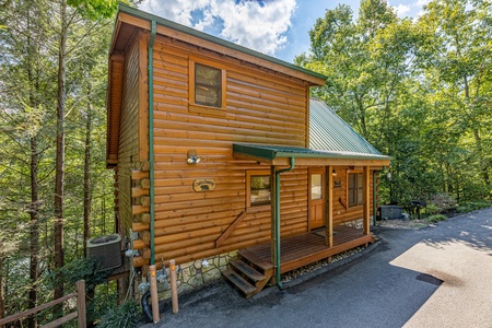 Cub's Crossing, a 3 bedroom cabin rental located in Gatlinburg