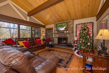 Christmas Decor at Buena Vista Getaway, a 3 bedroom cabin rental located in gatlinburg