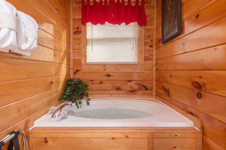 Jacuzzi in a bedroom at Country Bear's Getaway, a 3-bedroom cabin rental located in Gatlinburg
