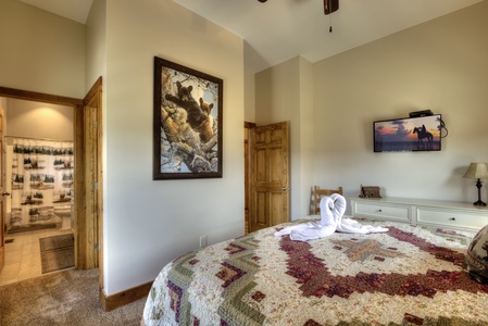 Bedroom Amenities and D√©cor at The Best View Lodge, a 5 bedroom cabin rental located in gatlinburg