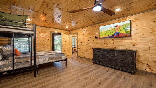 at swish splash lodge a 4 bedroom cabin rental located in gatlinburg