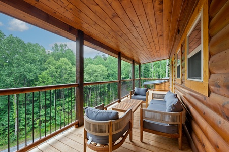 at flashy splashy lodge a 4 bedroom cabin rental located in gatlinburg