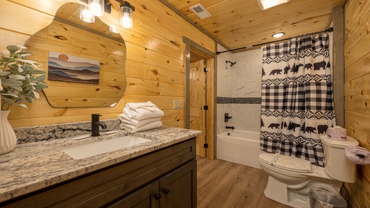 at swish splash lodge a 4 bedroom cabin rental located in gatlinburg