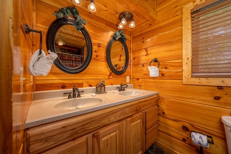 Main floor bathroom at The Great Outdoors, a 3 bedroom cabin rental located in Pigeon Forge