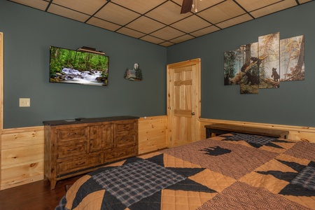 Dresser and TV in a bedroom at Gar Bear's Hideaway, a 3 bedroom cabin rental located in Pigeon Forge